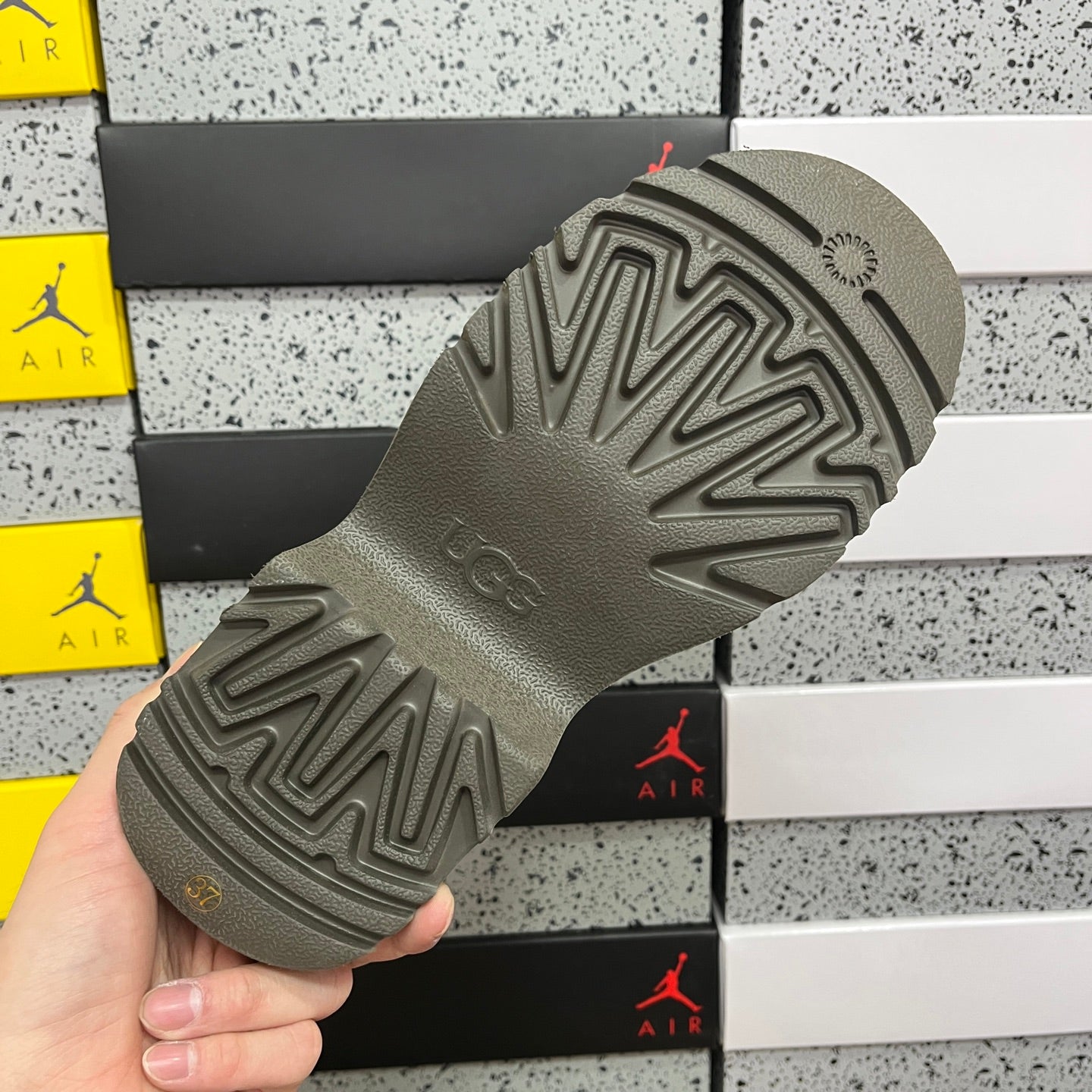 UGG Platform Low-Cut Snow Boots