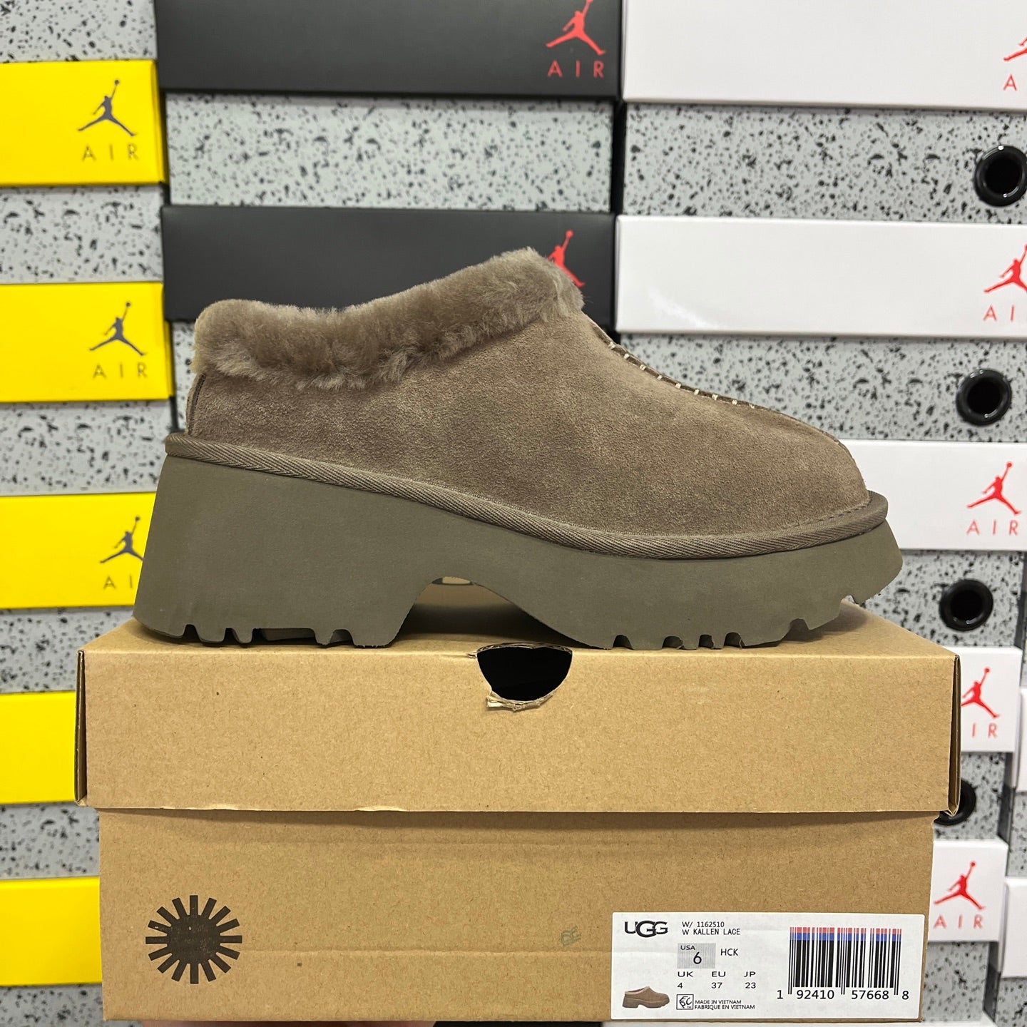 UGG Platform Low-Cut Snow Boots