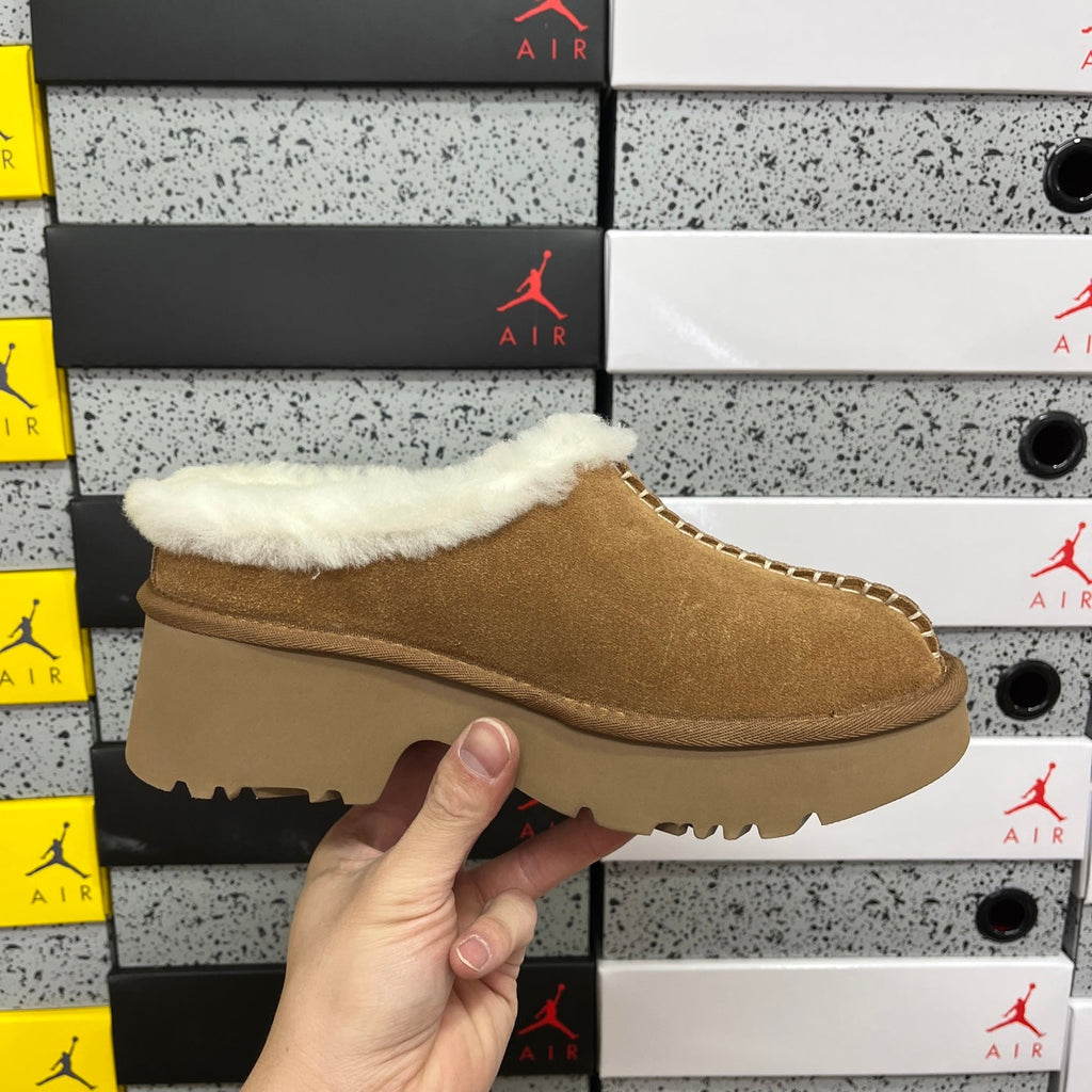 UGG Platform Low-Cut Snow Boots