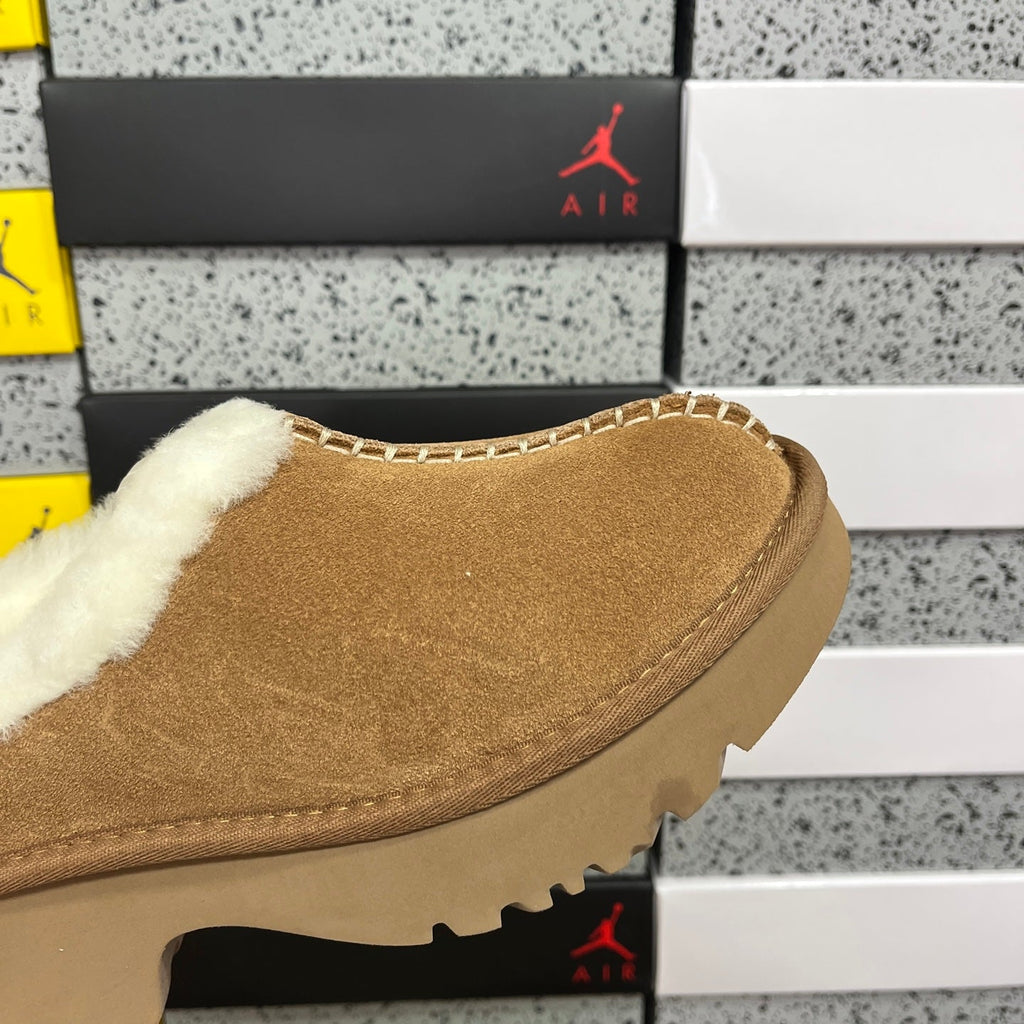 UGG Platform Low-Cut Snow Boots