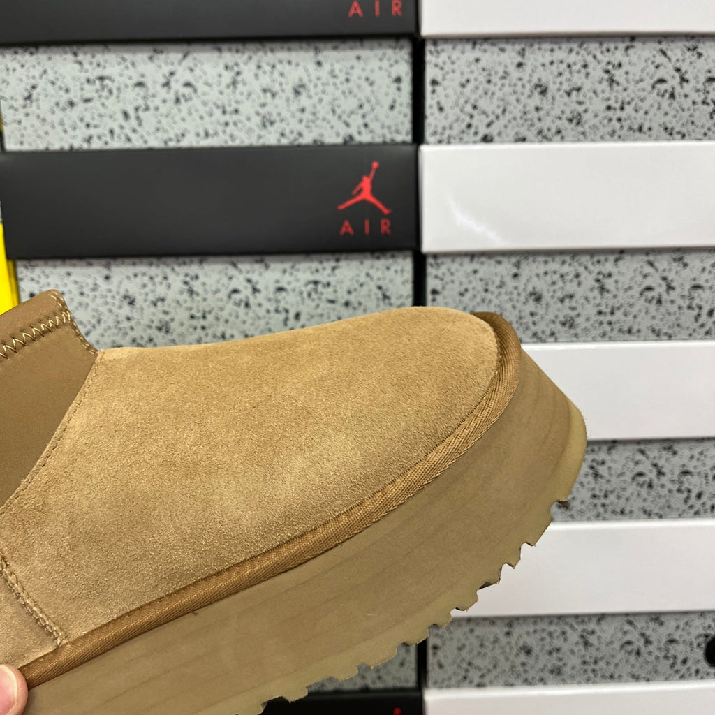 UGG Platform Low-Cut Snow Boots