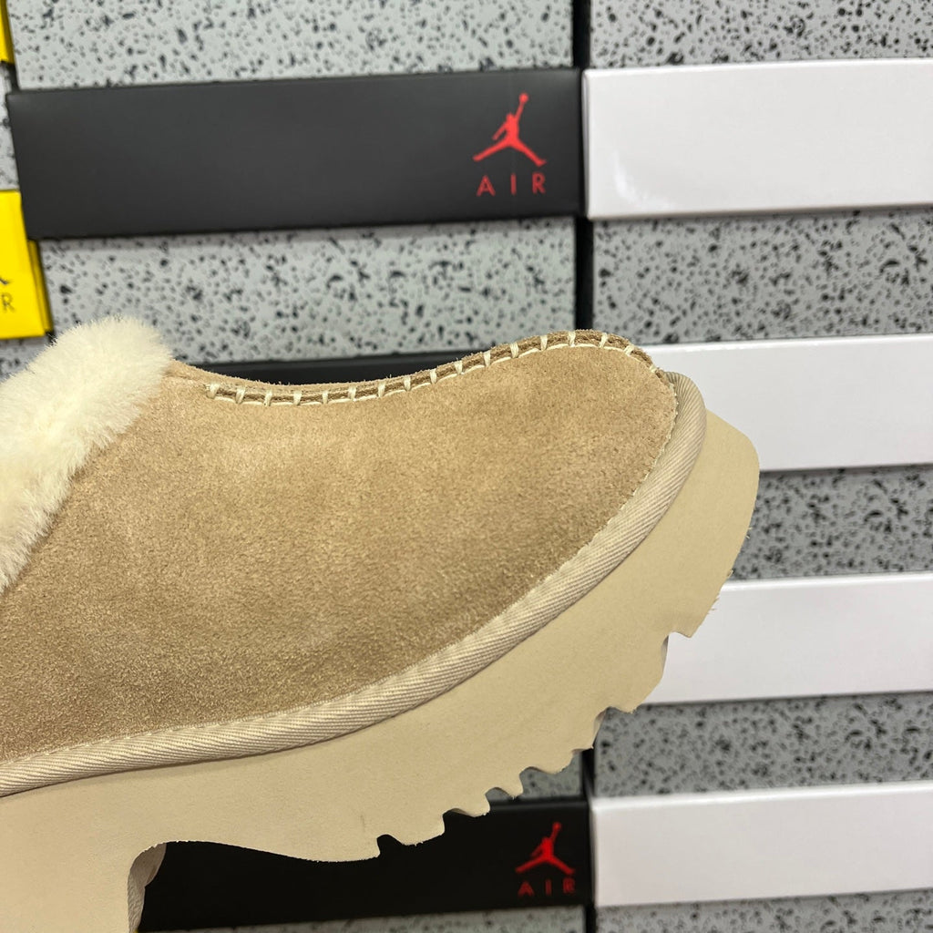 UGG Platform Low-Cut Snow Boots