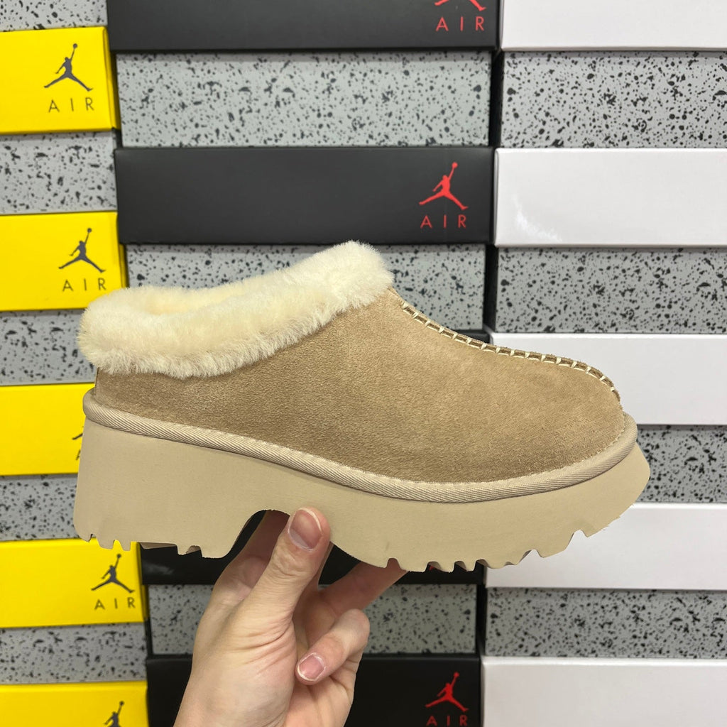 UGG Platform Low-Cut Snow Boots