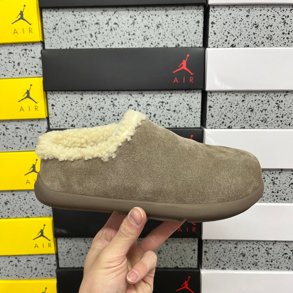 UGG Platform Low-Cut Snow Boots