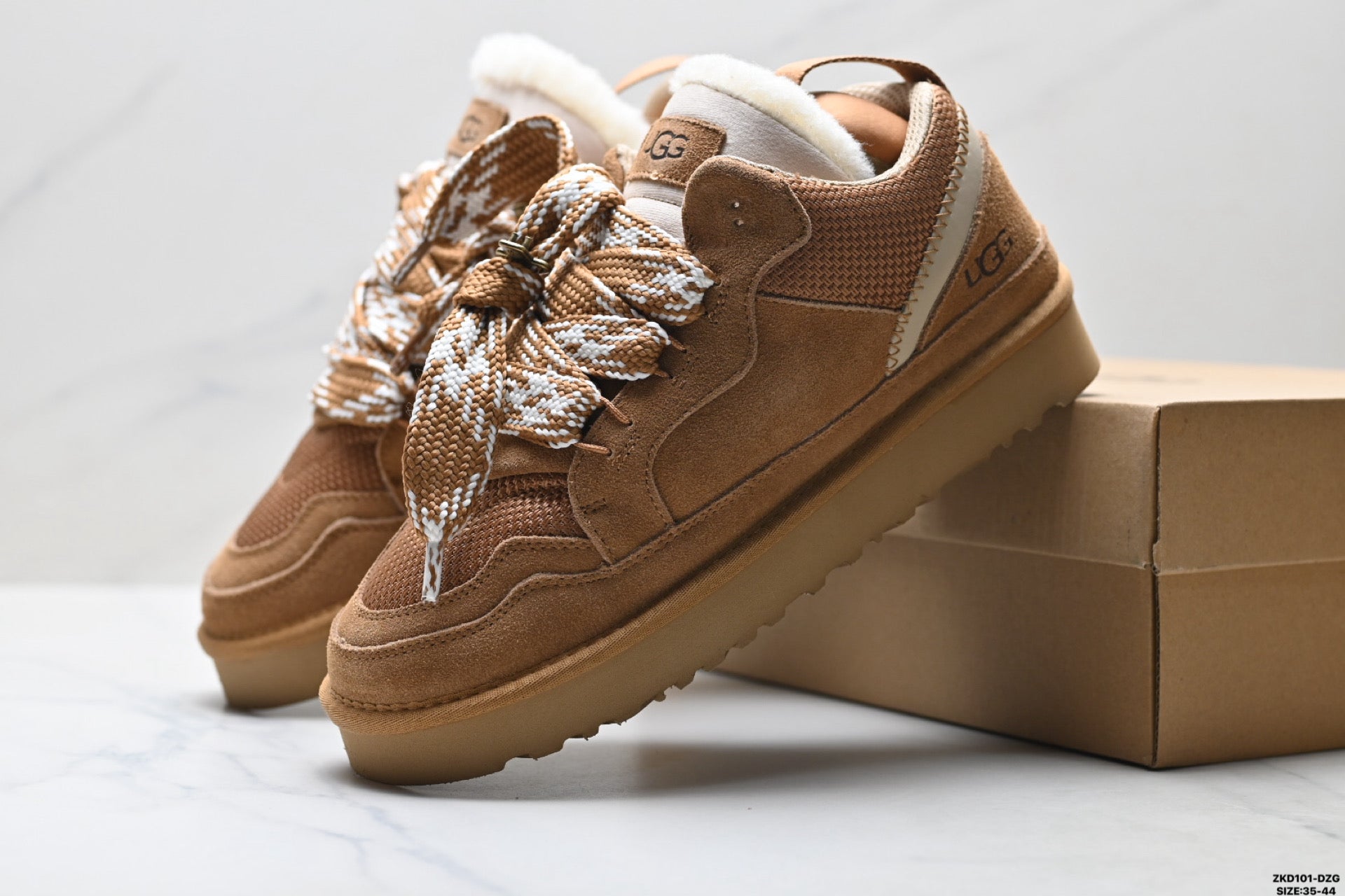 UGG LOWMEL Mid-Top Snow Boots